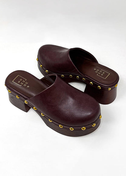 Lily Wine Studded Clogs - WINE | SHUSHOP